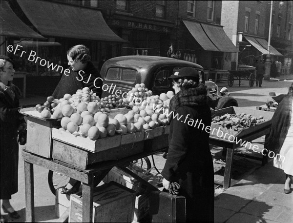 STREET MARKET  HART'S SHOP IN BACKGROUND